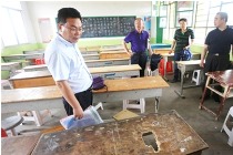 南阳福彩为贫困村小学捐赠爱心课桌