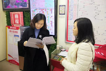 《爱心帮帮帮》为困难户发放资助金