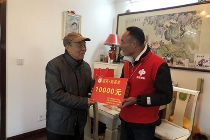 无锡福彩为患病三口之家送上万元救助款