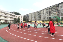 铜梁区斑竹小学水泥地化身福彩塑胶跑道