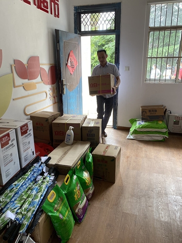 江苏常州“福彩·慈善爱心超市”2