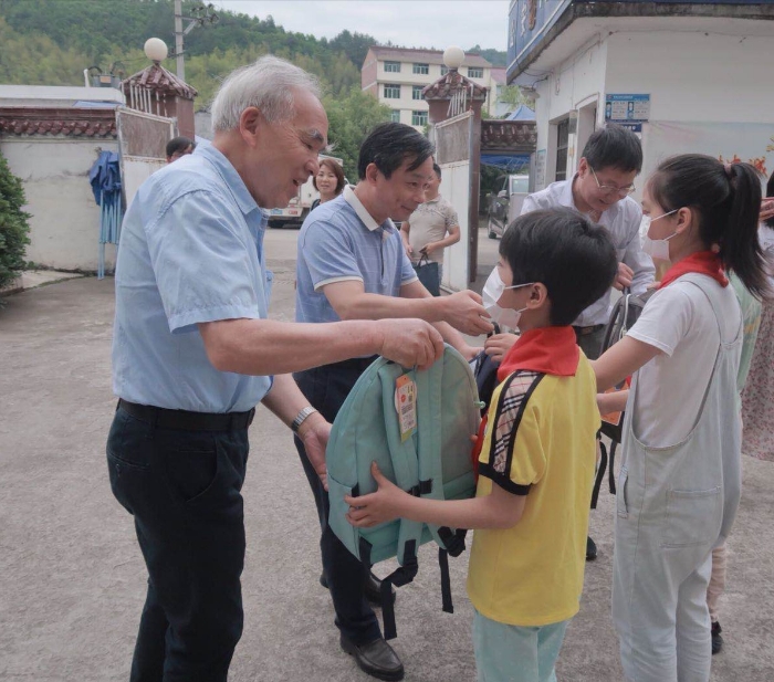 金华570名少年儿童获公益福彩资助