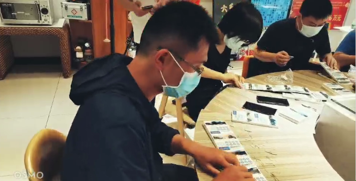 直播镜头下,灵秀湖北30万大奖被“刮”出来1 直播镜头下,灵秀湖北30万大奖被“刮”出来1