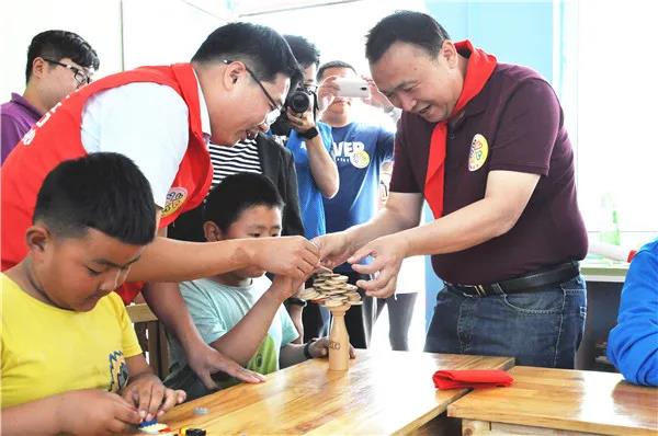 关爱留守儿童 学习雷锋精神 拓展志愿服务新领域4