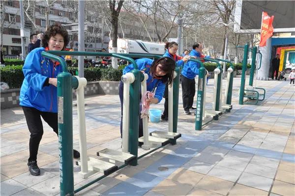 关爱留守儿童 学习雷锋精神 拓展志愿服务新领域10