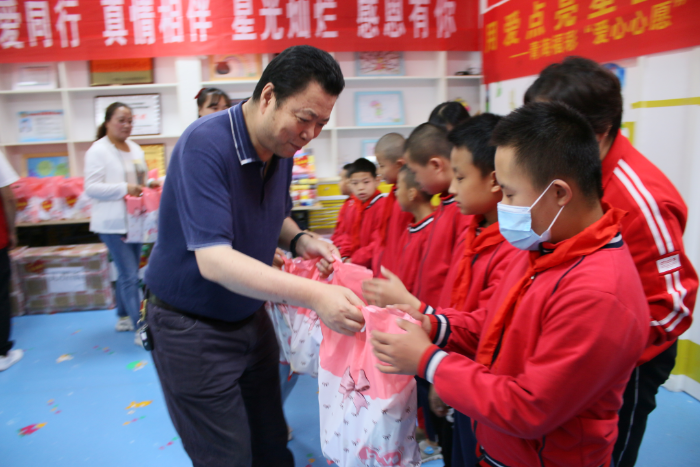 青海福彩组织开展“关爱孤独症儿童”温暖行动2 青海福彩组织开展“关爱孤独症儿童”温暖行动2