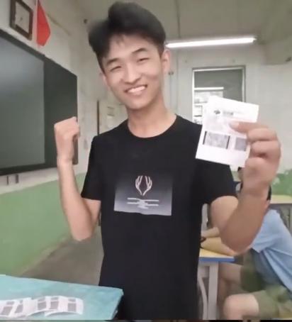 高三数学老师高考前送全班学生彩票5