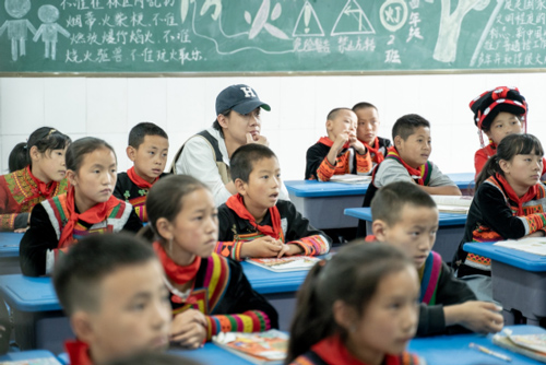 体彩携手CCTV-6推出《温暖有光放映队》公益纪实节目4