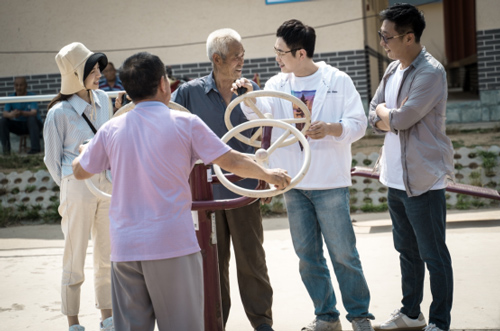 体彩携手CCTV-6推出《温暖有光放映队》公益纪实节目5