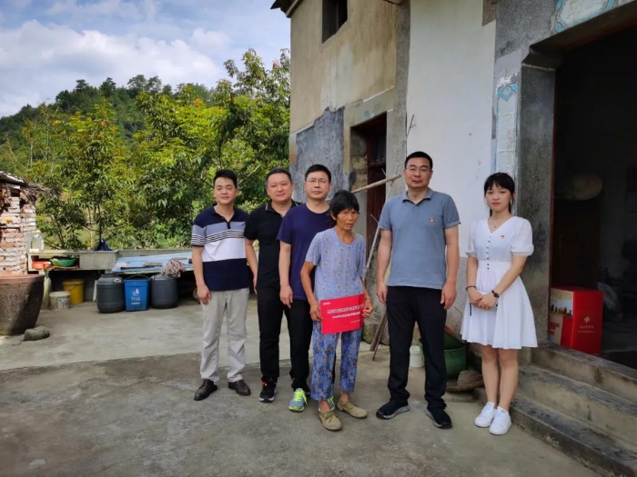 浙江福彩深入淳安威坪镇开展汛后专项帮扶,10万元公益资助38户受灾家庭2 浙江福彩深入淳安威坪镇开展汛后专项帮扶,10万元公益资助38户受灾家庭2