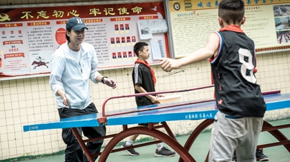 《温暖有光放映队》走进四川 用光影温暖校园