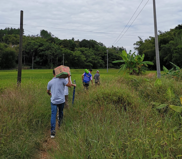 广西体彩中心到藤县南安村开展扶贫慰问3 广西体彩中心到藤县南安村开展扶贫慰问3