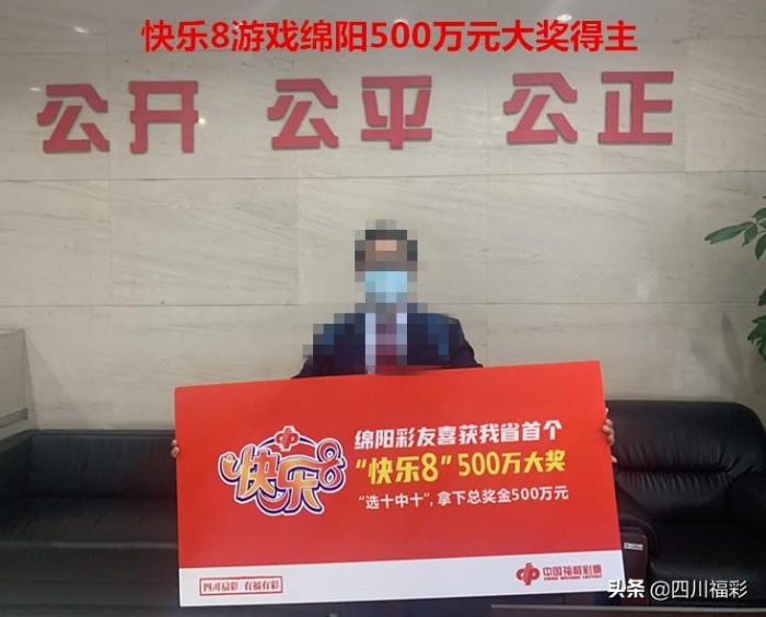 “西装大叔”亮相领奖 “西装大叔”亮相领奖