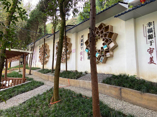 福彩公益金赋予留守儿童读书长廊育人内涵1 福彩公益金赋予留守儿童读书长廊育人内涵1