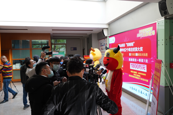 佛山俩“福牛”领走大乐透大奖3