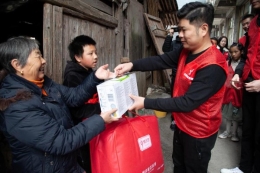 体彩送温暖到群众心坎上