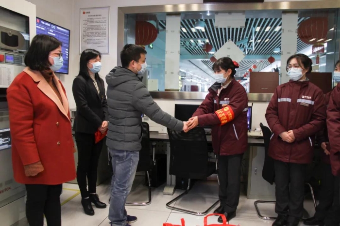 无锡福彩开展关爱留锡人员志愿服务送温暖活动2 无锡福彩开展关爱留锡人员志愿服务送温暖活动2