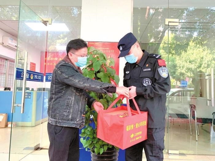 “福彩情·爱心年夜饭”6 “福彩情·爱心年夜饭”6