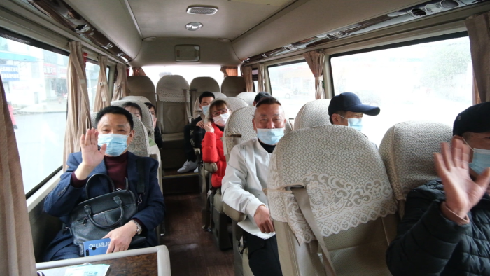 黄冈蕲春14彩民分享540万元双色球大奖4