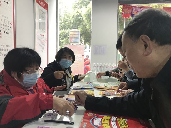 乐山市首家社区福利彩票代销点开业2