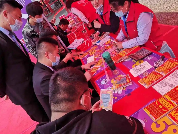 福彩“刮刮乐”走进大河国际车展2