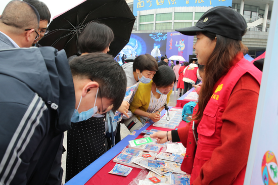 壮美广西“三月三”即开型福利彩票正式上市3 壮美广西“三月三”即开型福利彩票正式上市3