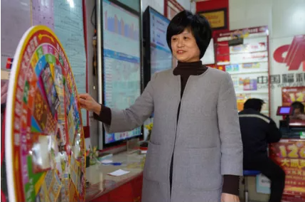 栉风沐雨20年，她从电话亭开启了福彩事业