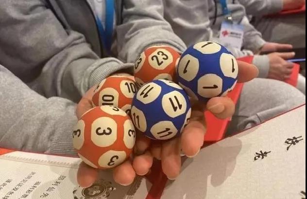 义乌福彩“走近双色球”观摩团现场体验开奖过程3