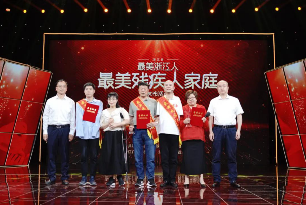 追梦最美福彩人，自强不息李富财1