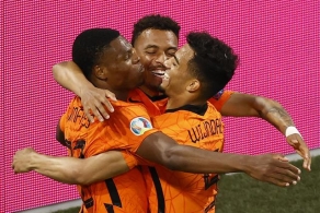 【资讯】打破本届欧洲杯的“点球魔咒” 荷兰队2比0完胜奥地利晋级16强