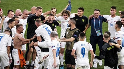 荷兰VS捷克全场集锦