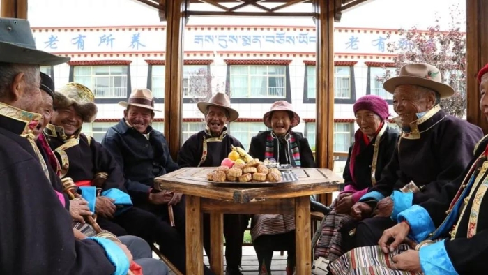 藏民幸福笑容 藏民幸福笑容