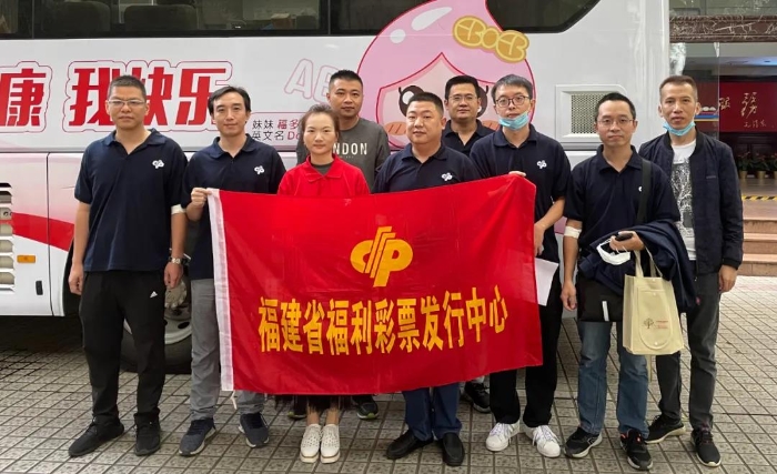 福建省福彩中心志愿者参加献血活动 福建省福彩中心志愿者参加献血活动