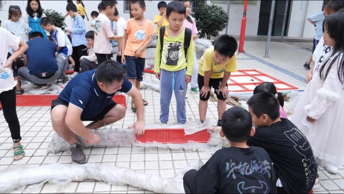 达峰完全小学器材捐赠 达峰完全小学器材捐赠