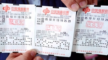 沈阳一购彩者3张复式投注票中得三注双色球二等奖