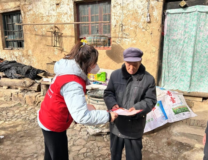 商洛：“平安商洛 党员先行”送法普法宣传主题党日活动3