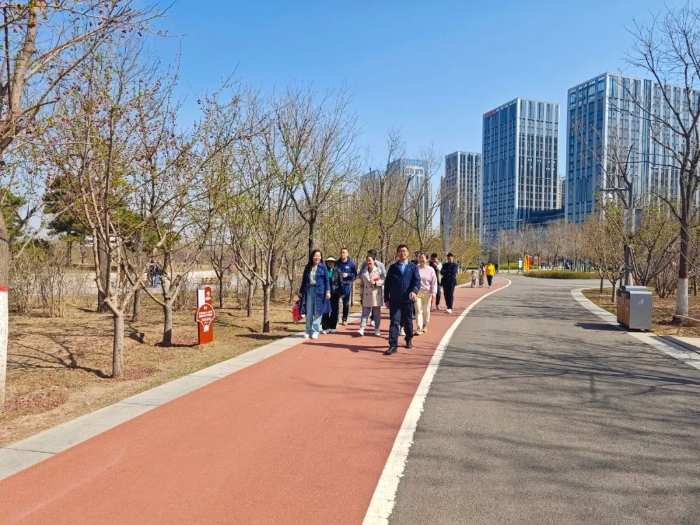 太原市福彩中心开展健步行主题党日活动2