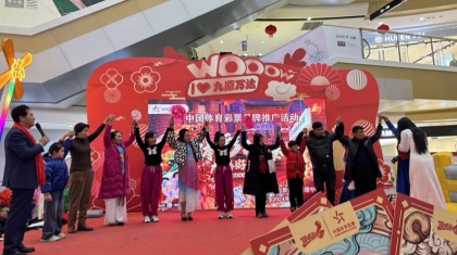 包头市体彩中心开展“体彩新春季 龙腾好运来”品牌推广活动