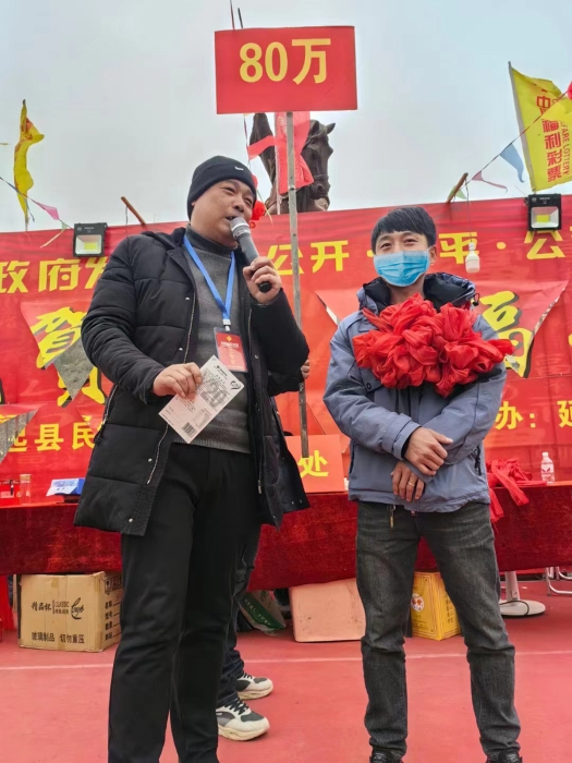 全省第一个龙票一等奖及汽车大奖得主登台-口罩版