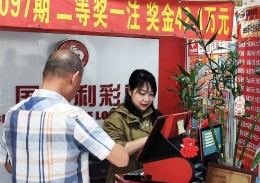 公益路上，用行动传递正能量——记厦门市福彩35021634投注站业主游凤枝