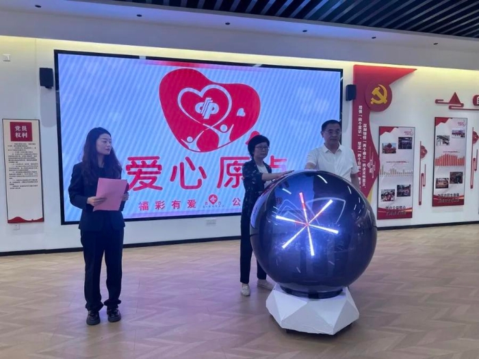 青岛福彩和半岛都市报相关领导共同为“爱心原点”公益品牌启幕 青岛福彩和半岛都市报相关领导共同为“爱心原点”公益品牌启幕