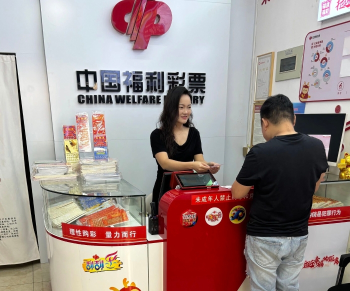 做公益的宣传者和践行者——访漳州福彩35068154销售网点代销者黄女士