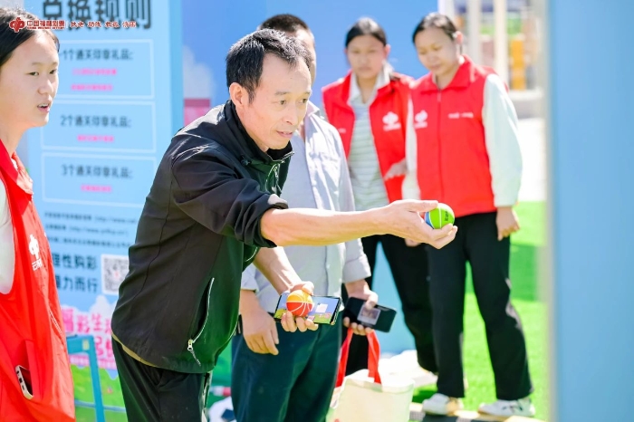 云南福彩开展快乐8游戏地推宣传活动4 云南福彩开展快乐8游戏地推宣传活动4