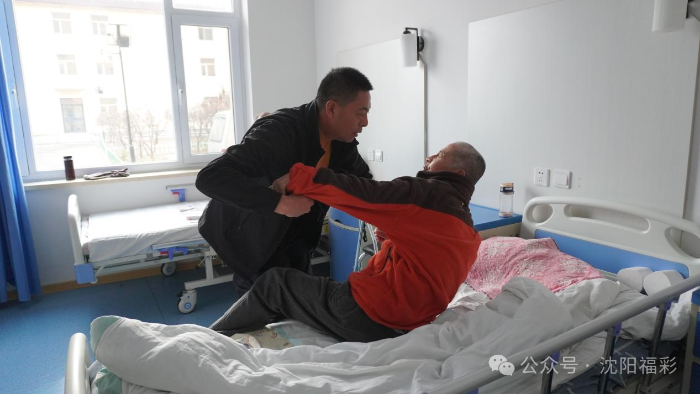 维修改造让老年人感受到了温暖和关怀,增强了他们的幸福感和归属感 维修改造让老年人感受到了温暖和关怀,增强了他们的幸福感和归属感