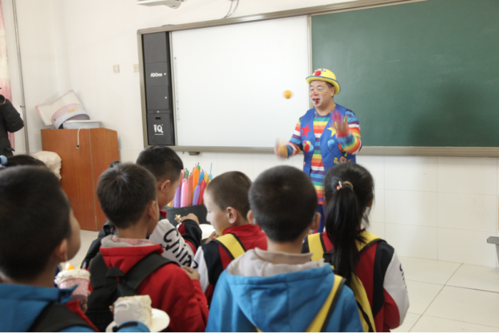 （配图）与爱同行 呵护成长 龙江福彩“让孩子快乐奔跑”暨关爱留守儿童心理健康公益活动第四场走进双城）(2)(1)663