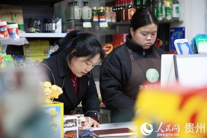 培爱慈善超市一角。人民网 龙章榆摄 培爱慈善超市一角。人民网 龙章榆摄