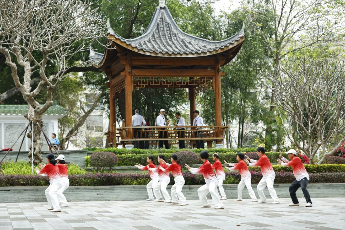 在长者公园锻炼的老人家