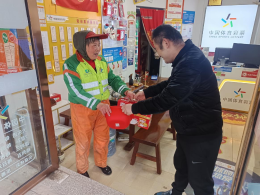 体彩店主坚持做公益，环卫工人心间淌暖流