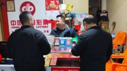 身残志坚为“梦”添彩 向阳而行“益”路逐光——记漳州福彩35068482销售网点销售员小李