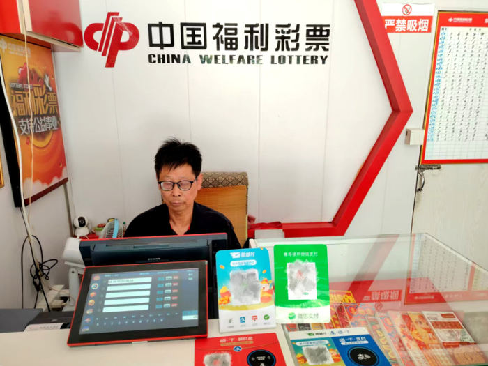 福彩销售员刘洪宝：从下岗职工到优秀共产党员的十年坚守